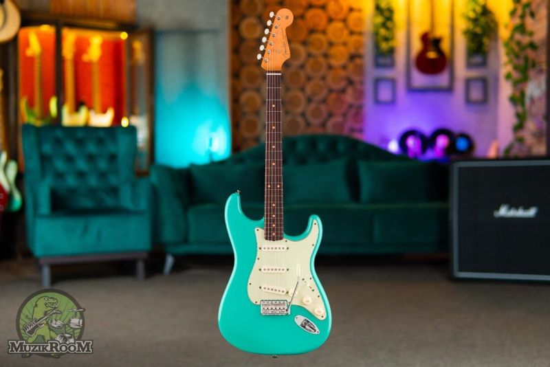 Fender Vintera III Early '60s Stratocaster Seafoam Green