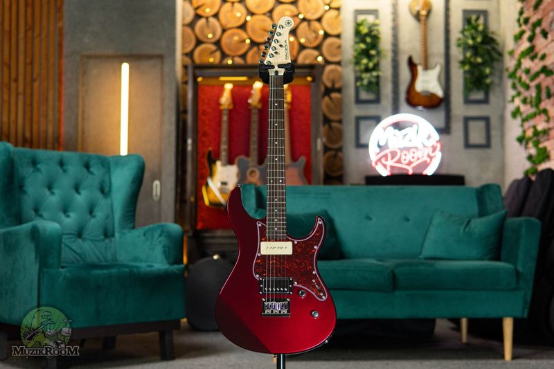 Yamaha PAC311H Pacifica Red Metallic