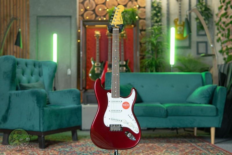Squier Classic Vibe '60s Stratocaster IL Candy Apple Red