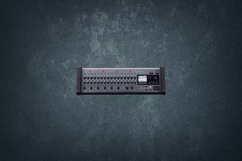 Zoom LiveTrak L-20R