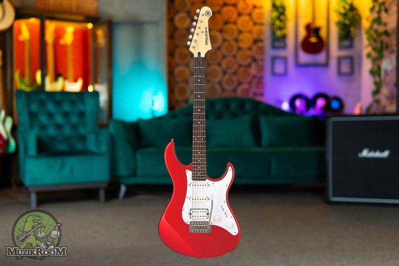 Yamaha PAC012 Pacifica Red Metallic