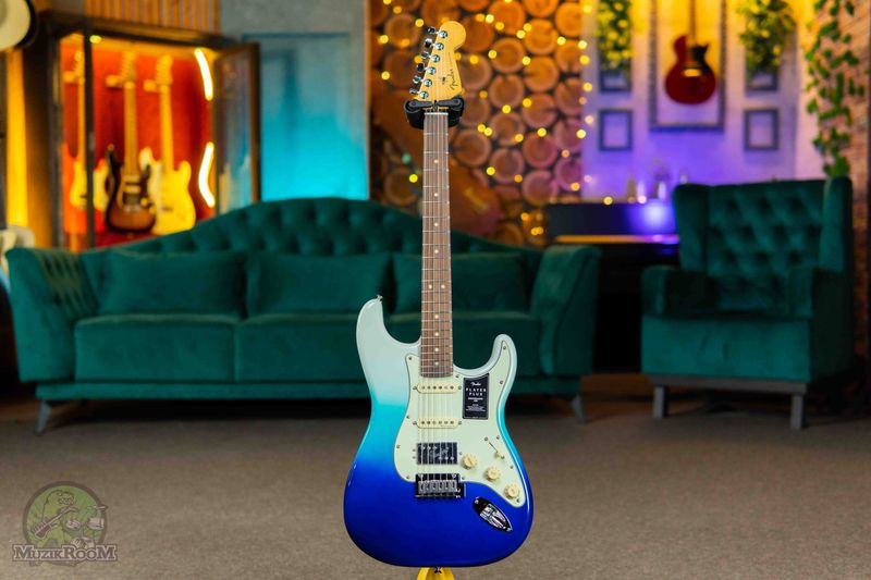 Fender Player Plus Stratocaster HSS PF Belair Blue