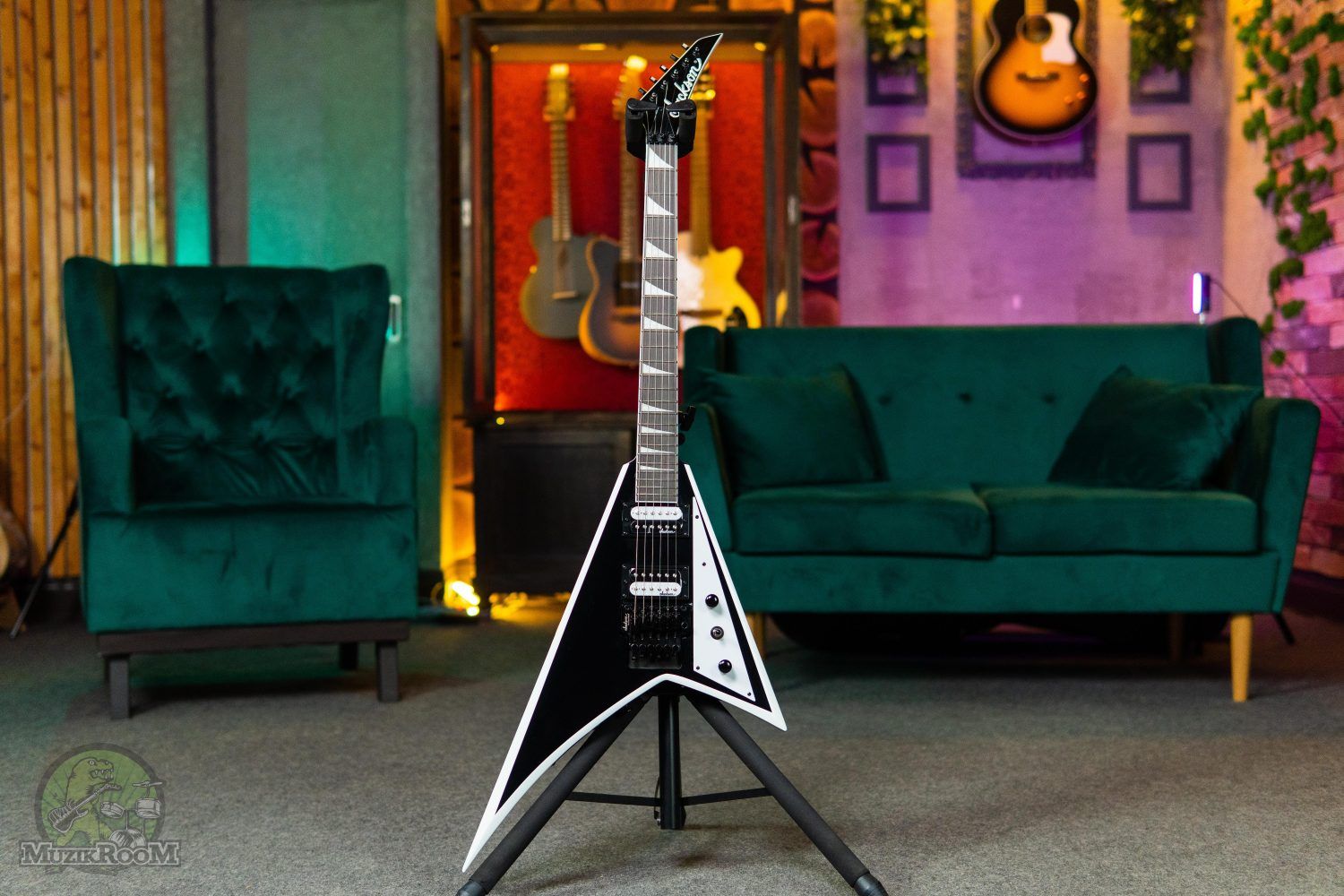 Jackson JS32 Rhoads Black with White Bevels