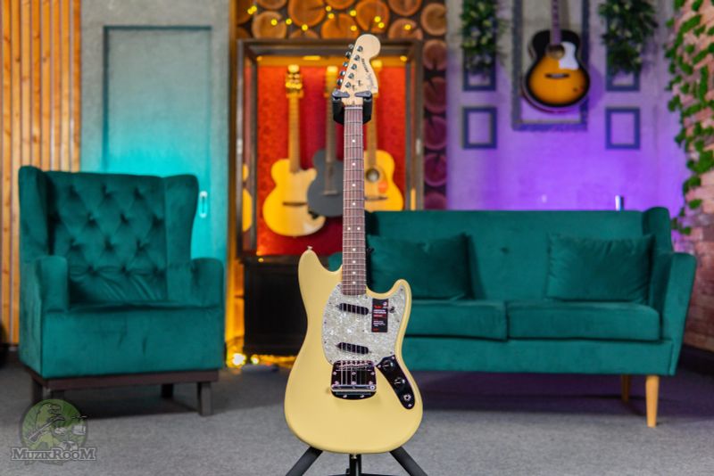 Fender American Performer Mustang RW Vintage White