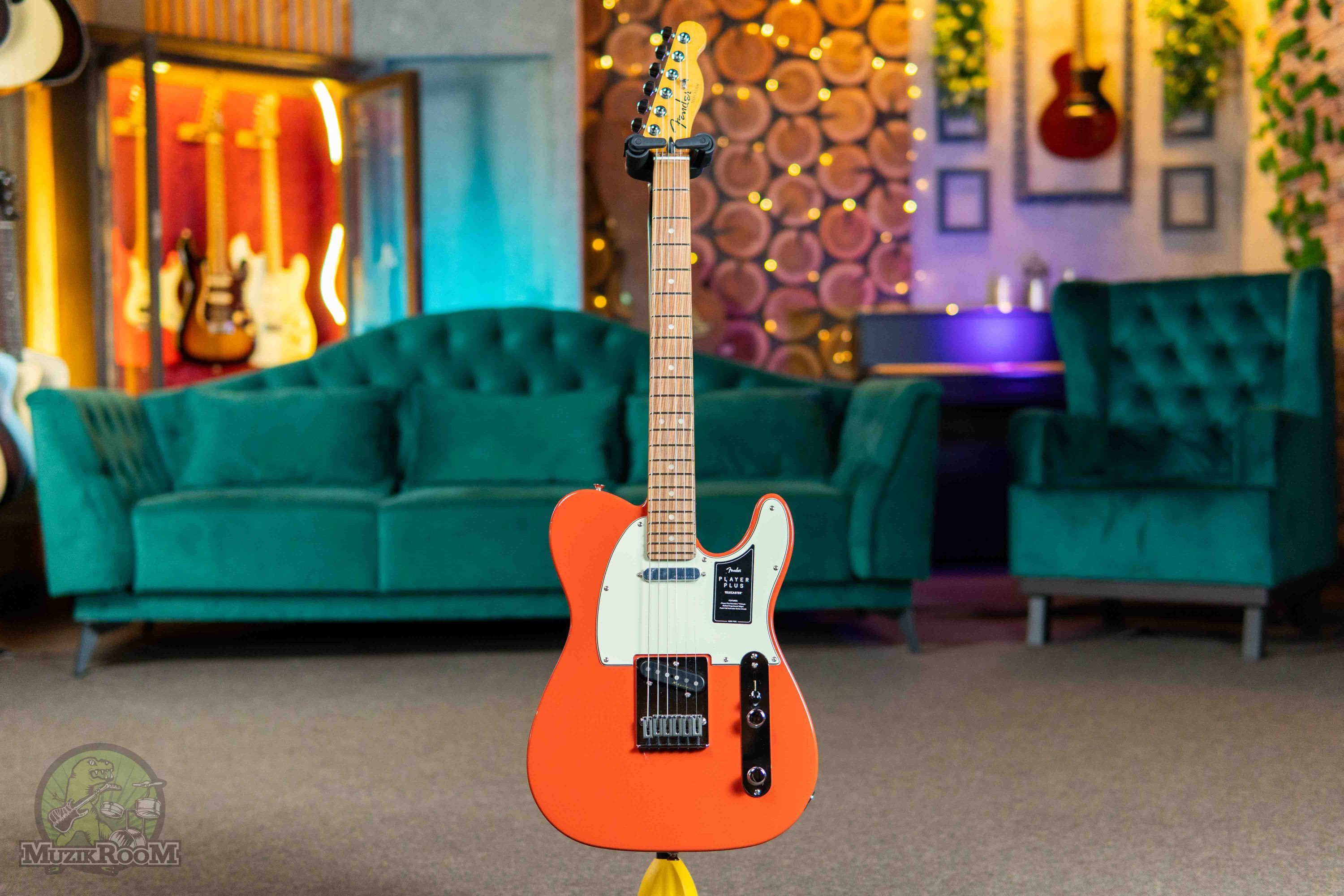 Fender Player Plus Telecaster PF Fiesta Red