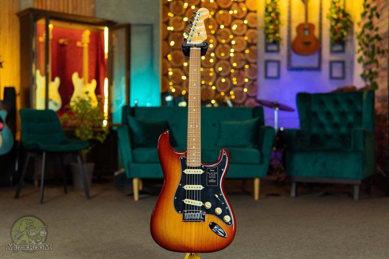 Fender Player Plus Stratocaster PF Sienna Sunburst