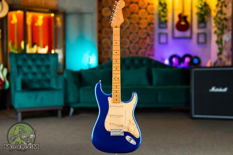 Fender American Ultra Stratocaster Cobra Blue