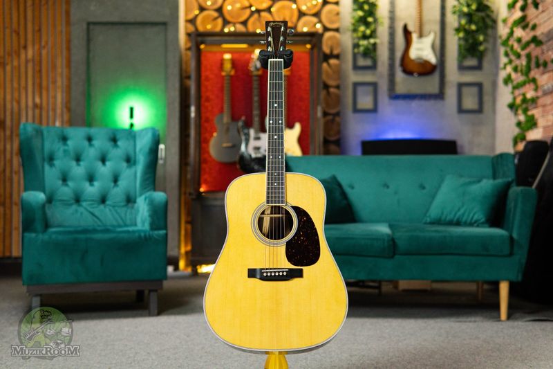 Martin Guitars D-35