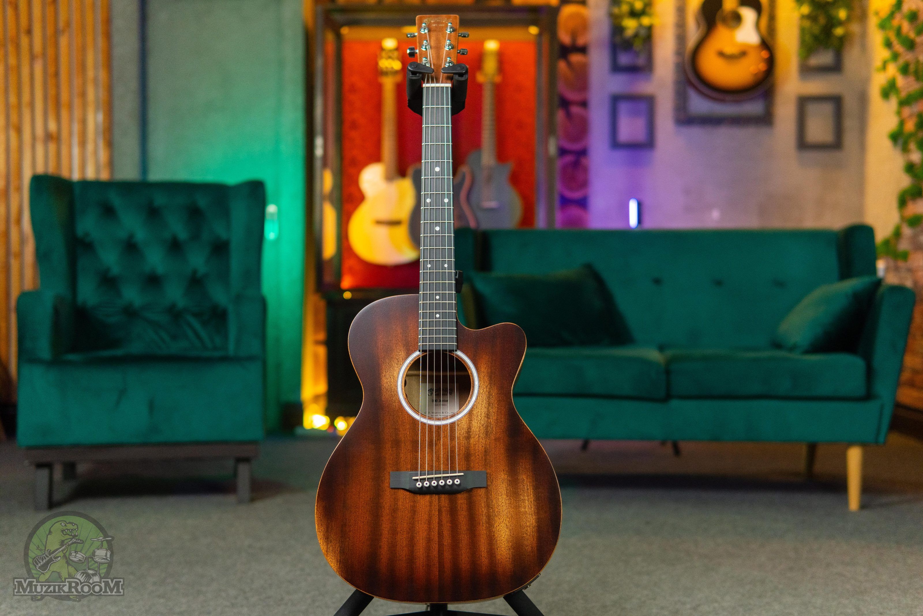 Martin Guitars 000CJr-10E Streetmaster