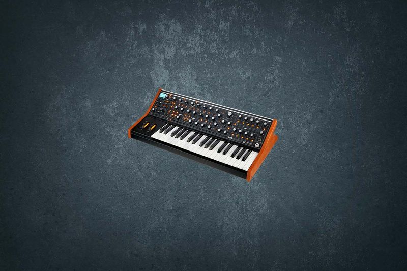 Moog Subsequent 37