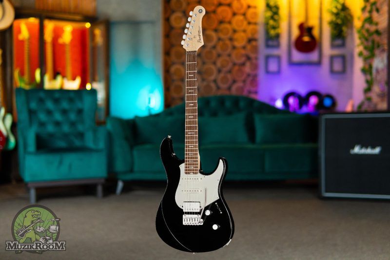 Yamaha Pacifica Standard Plus Black RF