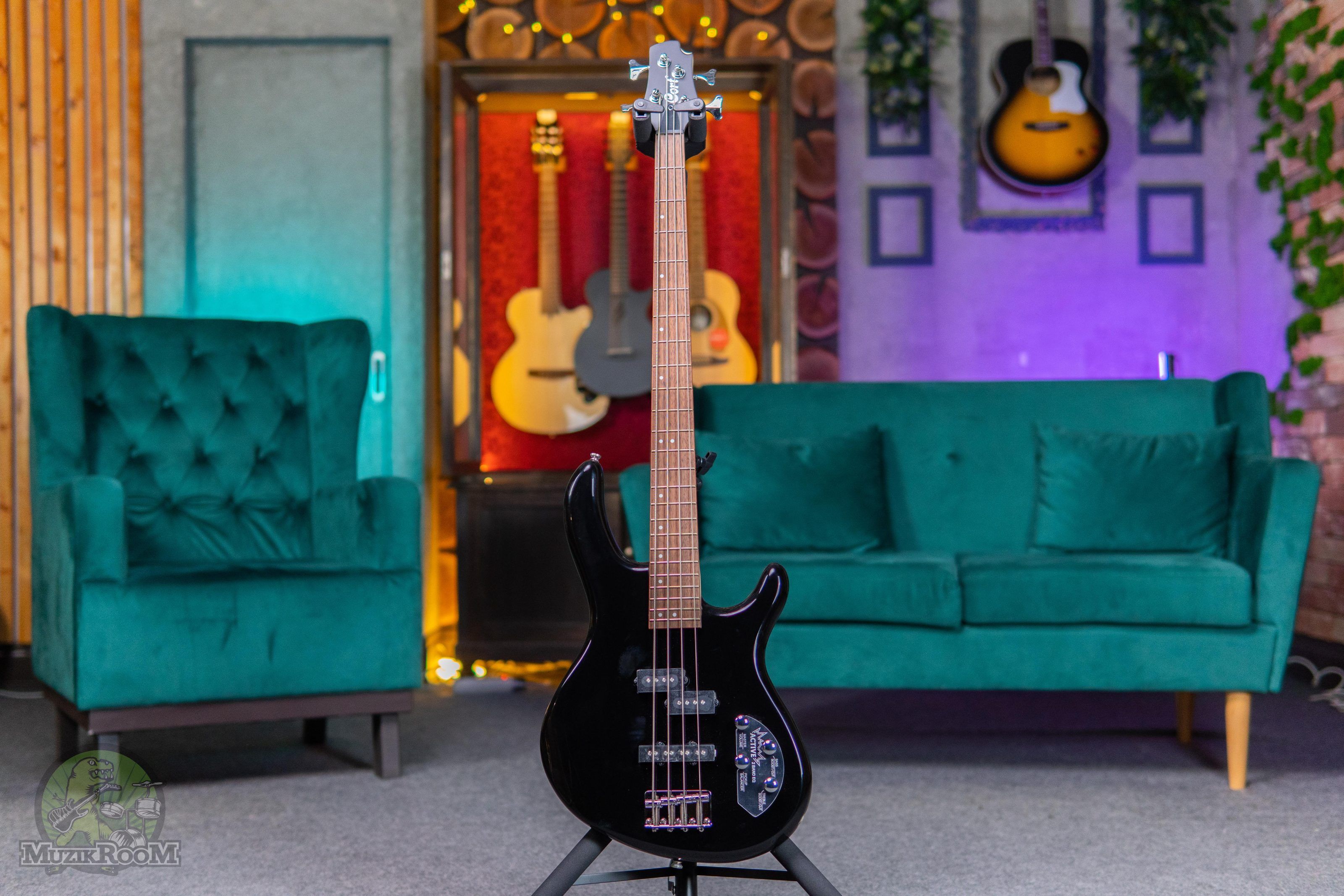 Cort Action-Bass-Plus-BK Action Series