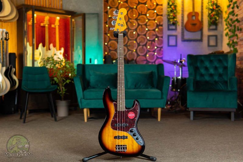 Squier Classic Vibe '60s Jazz Bass 3-Colour Sunburst