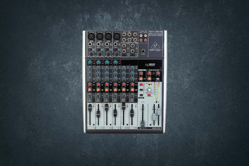 BEHRINGER X1204USB