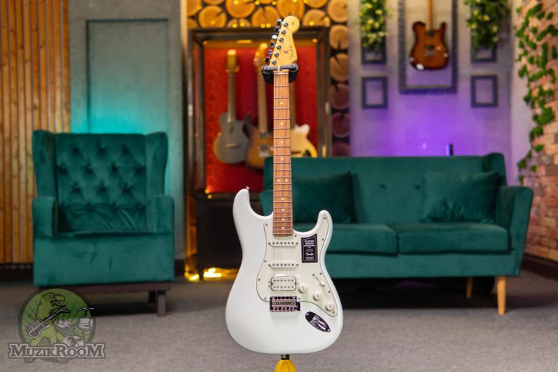 Fender Player Stratocaster HSS PF Polar White