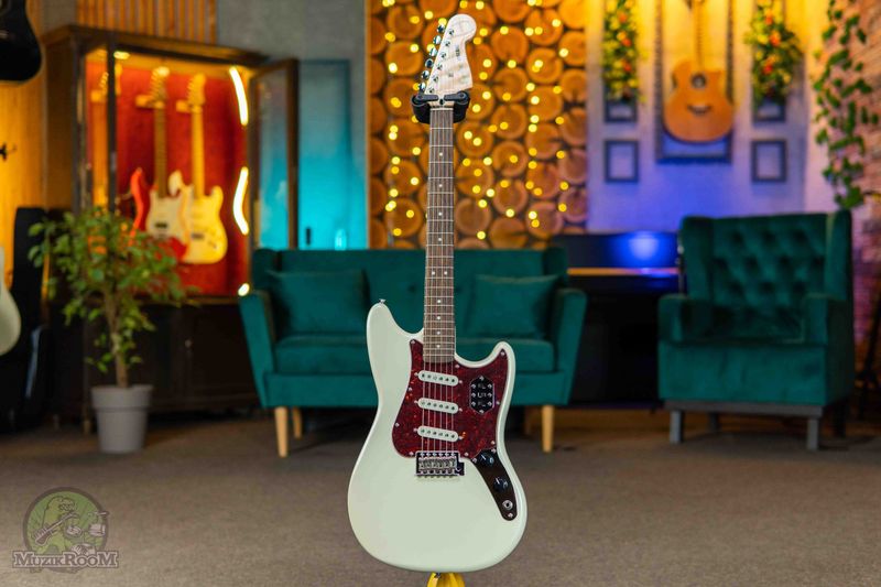Squier Paranormal Cyclone IL Pearl White