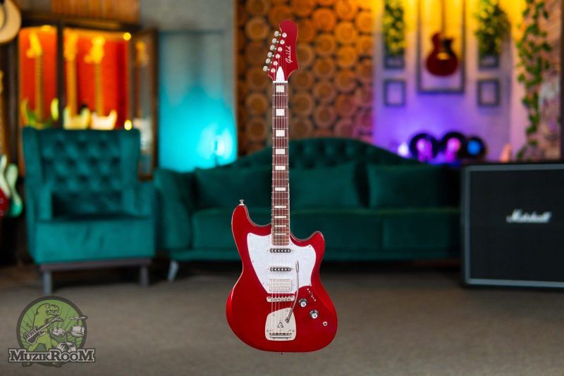 Guild Surfliner Deluxe Scarlett Red