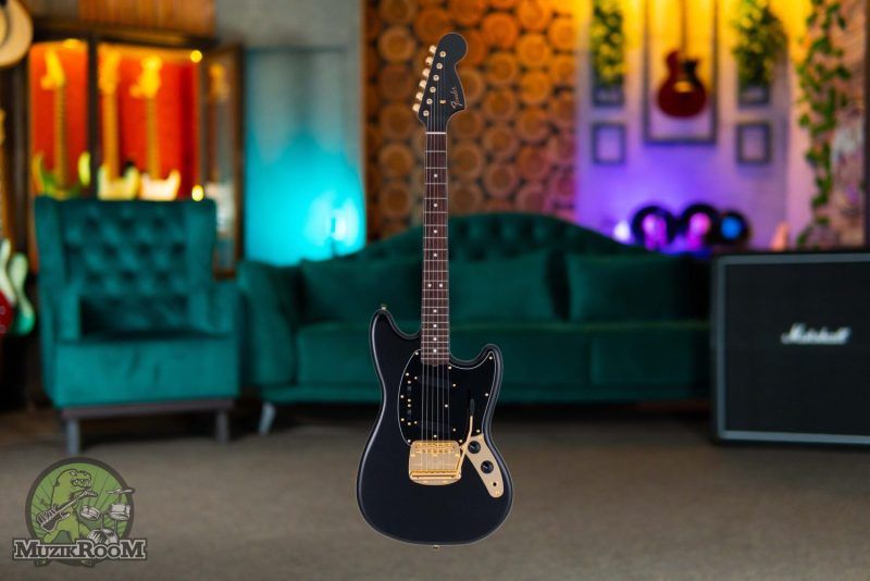 Fender Made in Japan Traditional II 60s Mustang Black Pearl
